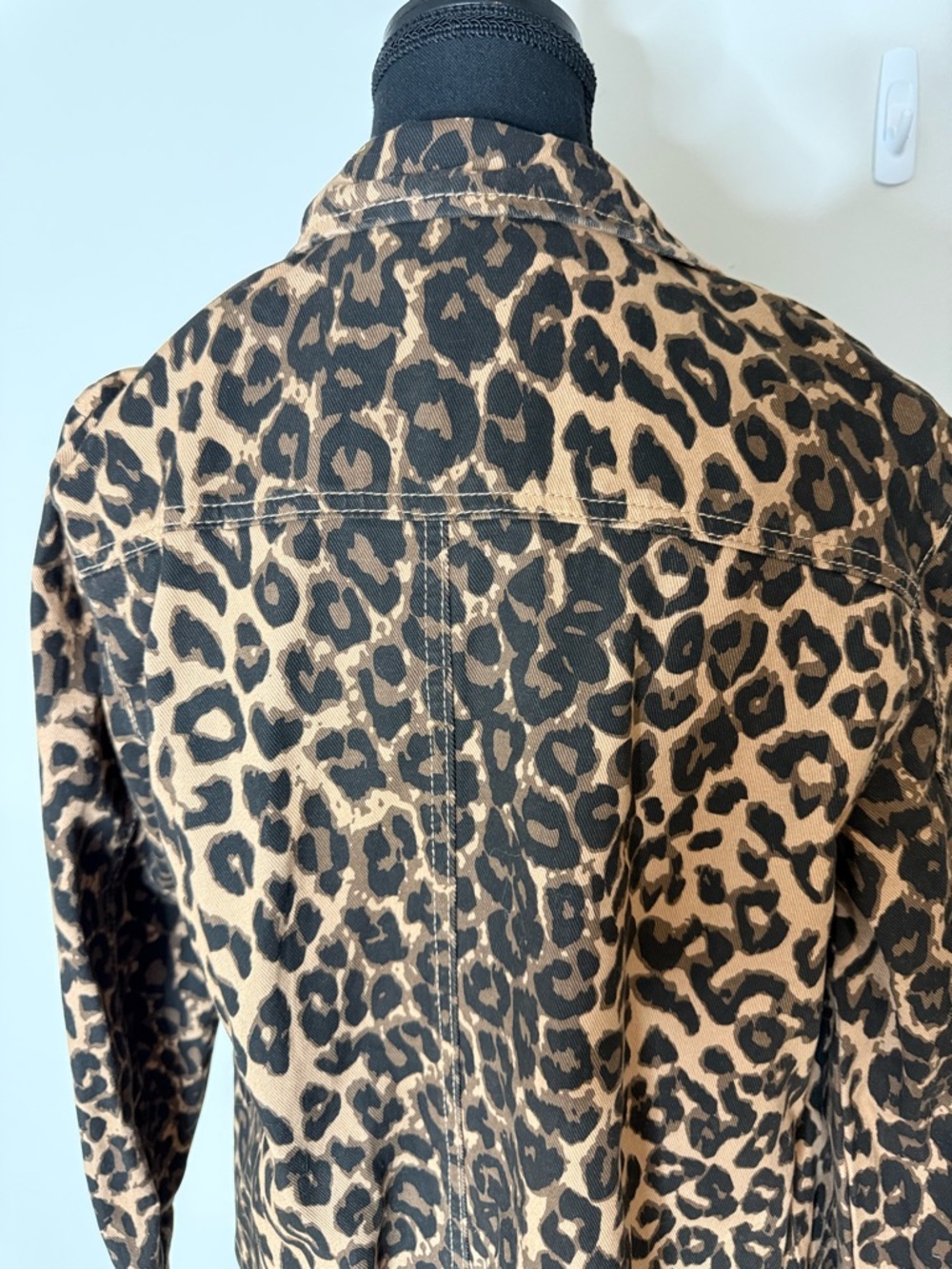 FASHION NOVA New Leopard Print Denim Trench Coat Pockets Buttons Size Medium - Picture 10 of 13